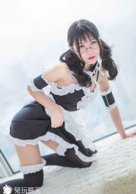 王爷含着她小奶头野战_720免费观看