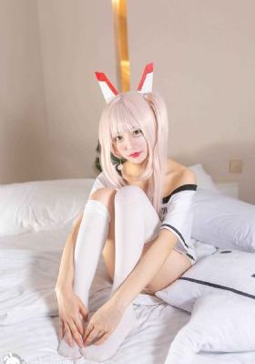 手伸进内裤摸屁股吻胸泡妞_超清电影全集观看